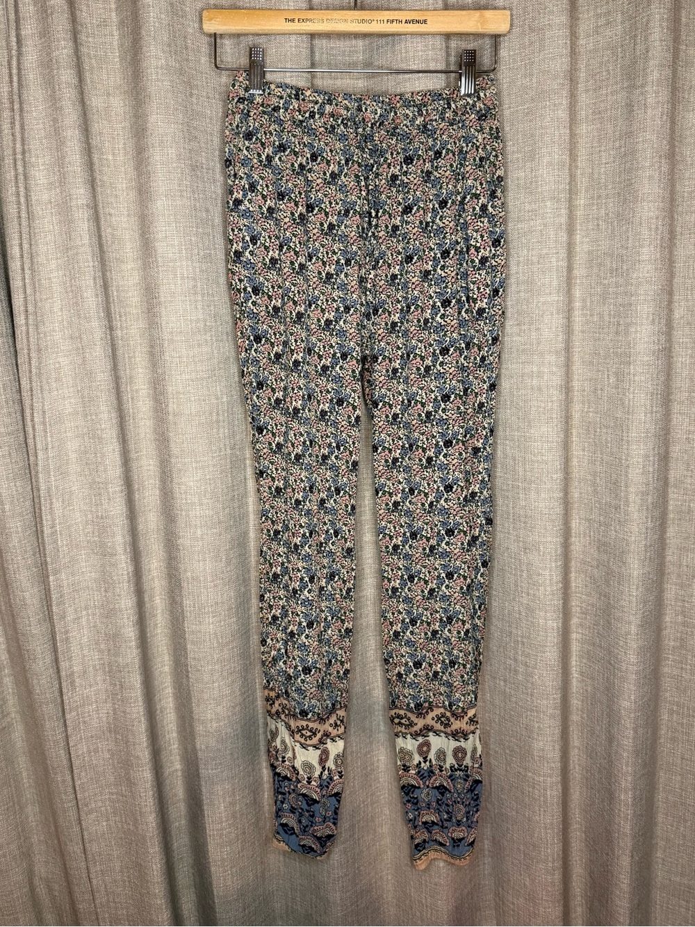 Natural Life Floral Printed Jogger Pants XS Smocked Waist Boho Border Cuff - Picture 2 of 7